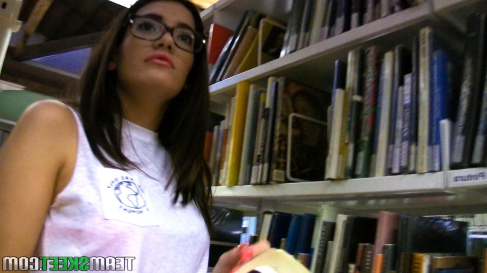 TeamSkeet Penelope jouit dans lubrique dans la bibliothèque 121 photos 1620p