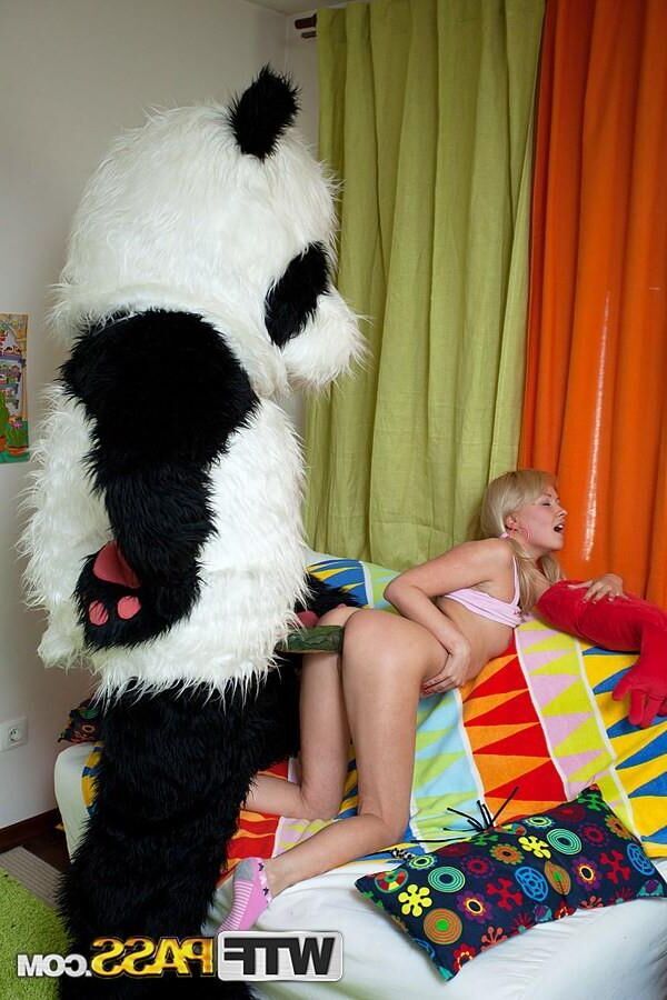 Amelie Pure (Devon@Fuckmeat) fucked by a Panda 