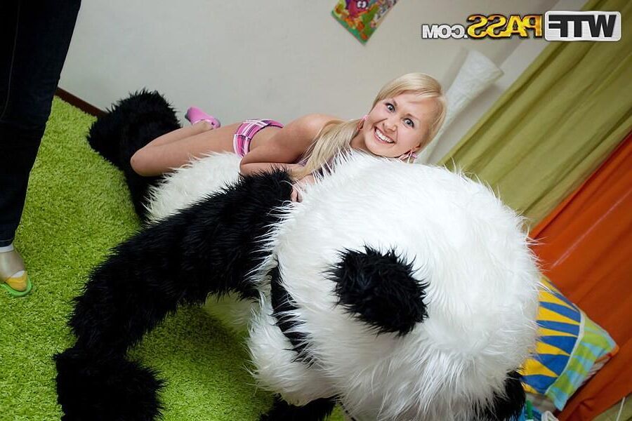 Amelie Pure (Devon@Fuckmeat) fucked by a Panda 