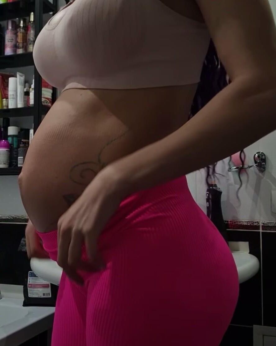 Russian bodybuilder pregnant ....NO LIMITS COMMENTS