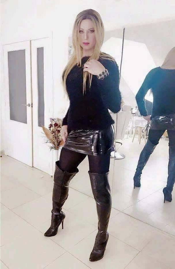 PUTAS EN CASA CON TACONES Y TRAJES PROVOCATIVOS