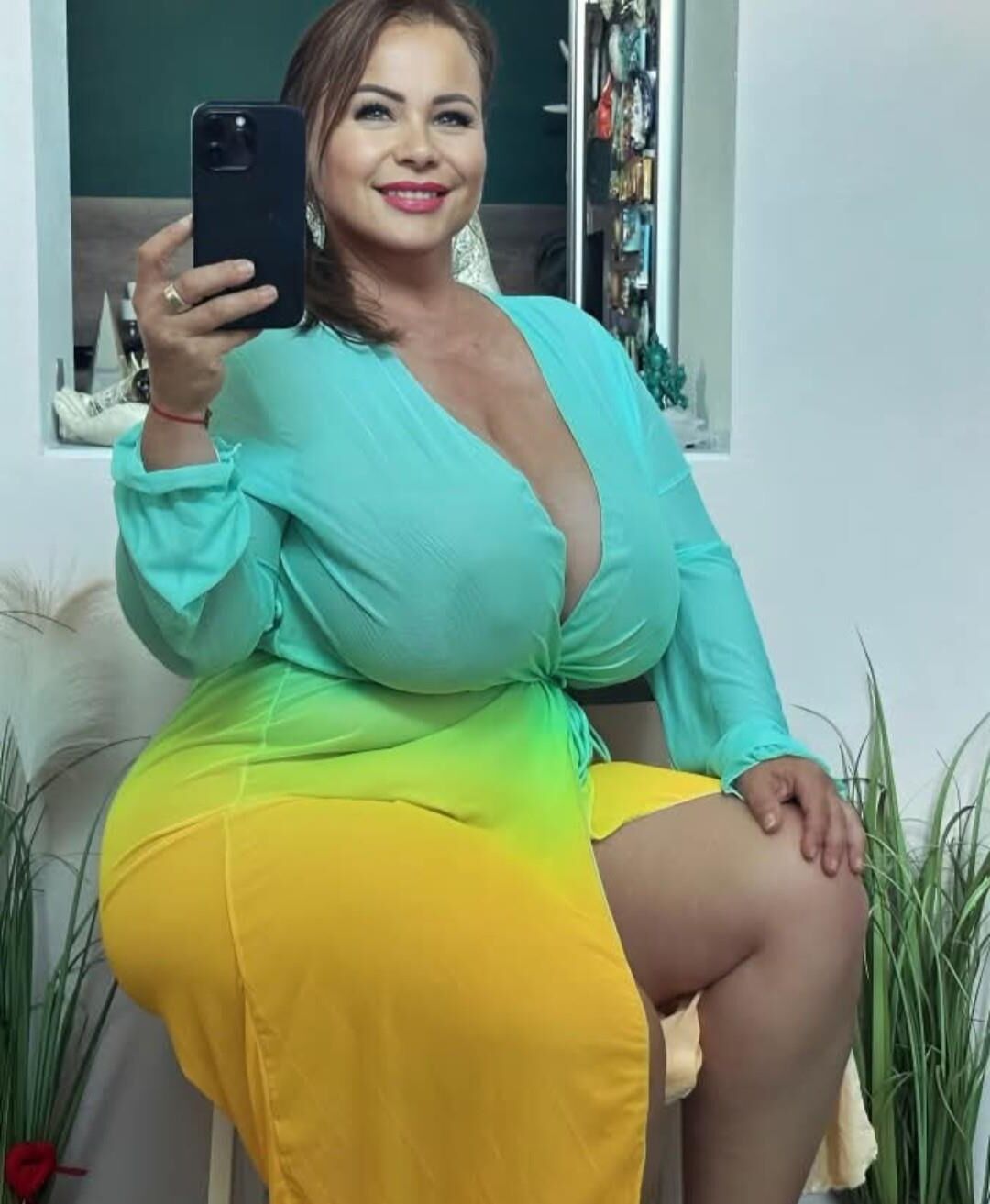 Busty Hungarian milf Aniko.....NO LIMITS COMMENTS