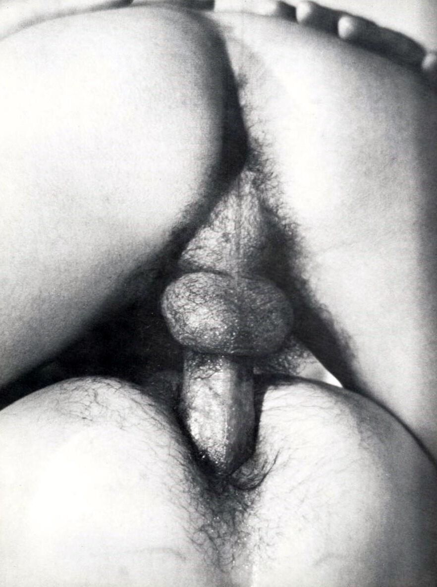 Sexe anal vintage en noir et blanc