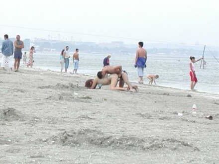 Fodendo na praia na frente de todos