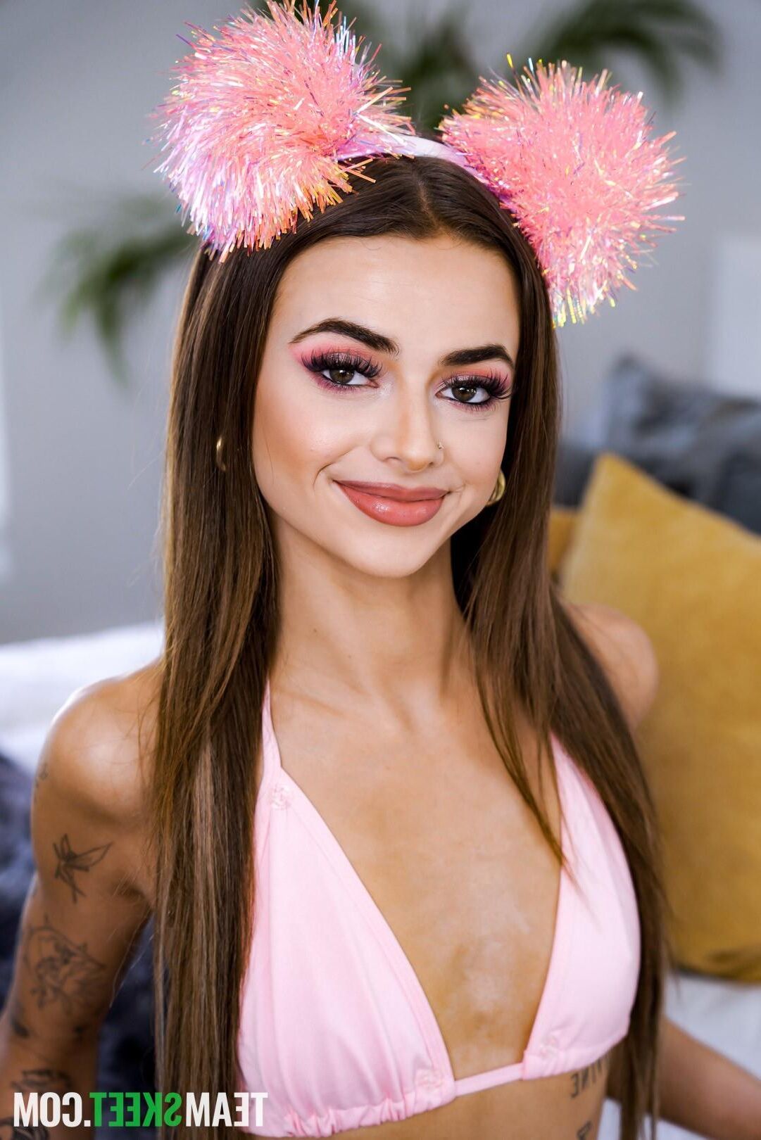 Nikki Nicole yo The Cat Always Fucks the Mouse