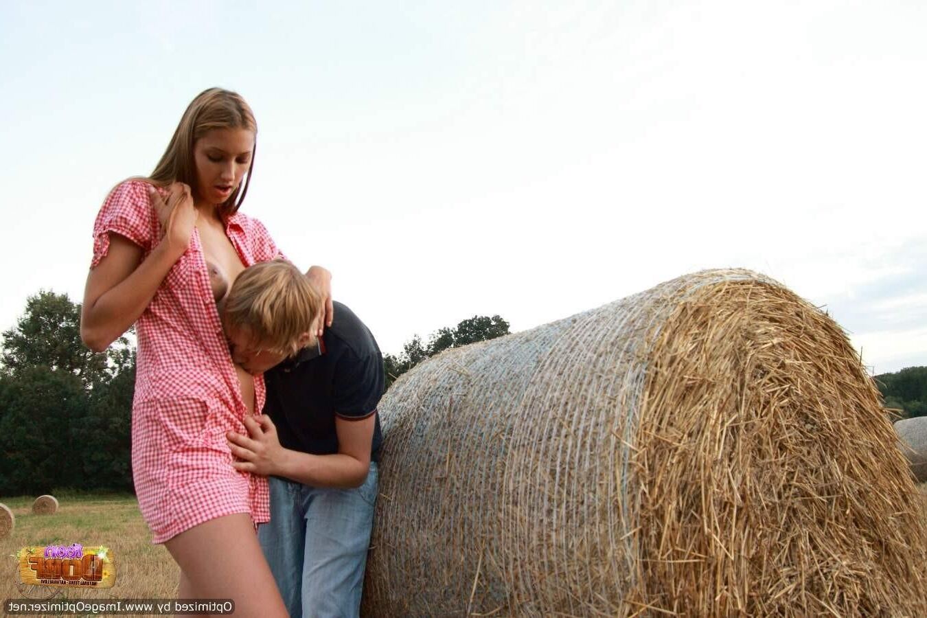 Хардкорное розовое платье в Hayfield MF