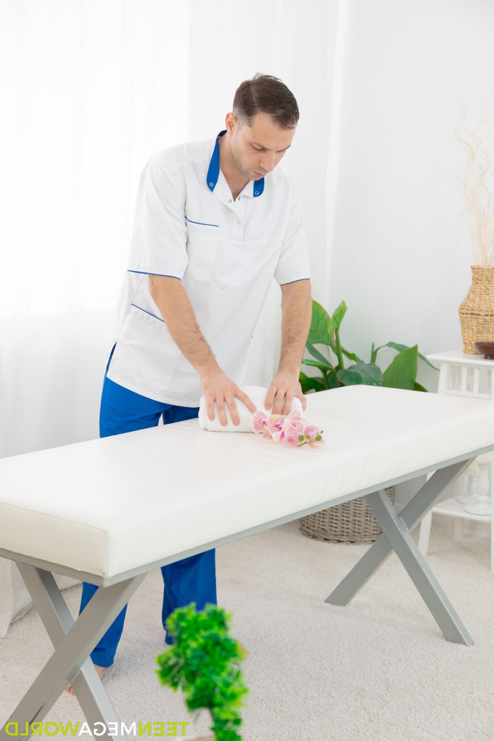 Ashly Rabbit Sex on a massage table 
