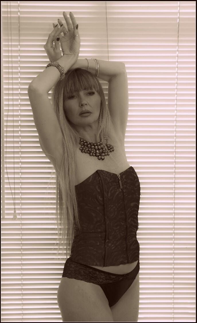 Ukrainian blonde whore Viktoria from Lisichansk now in Warsaw