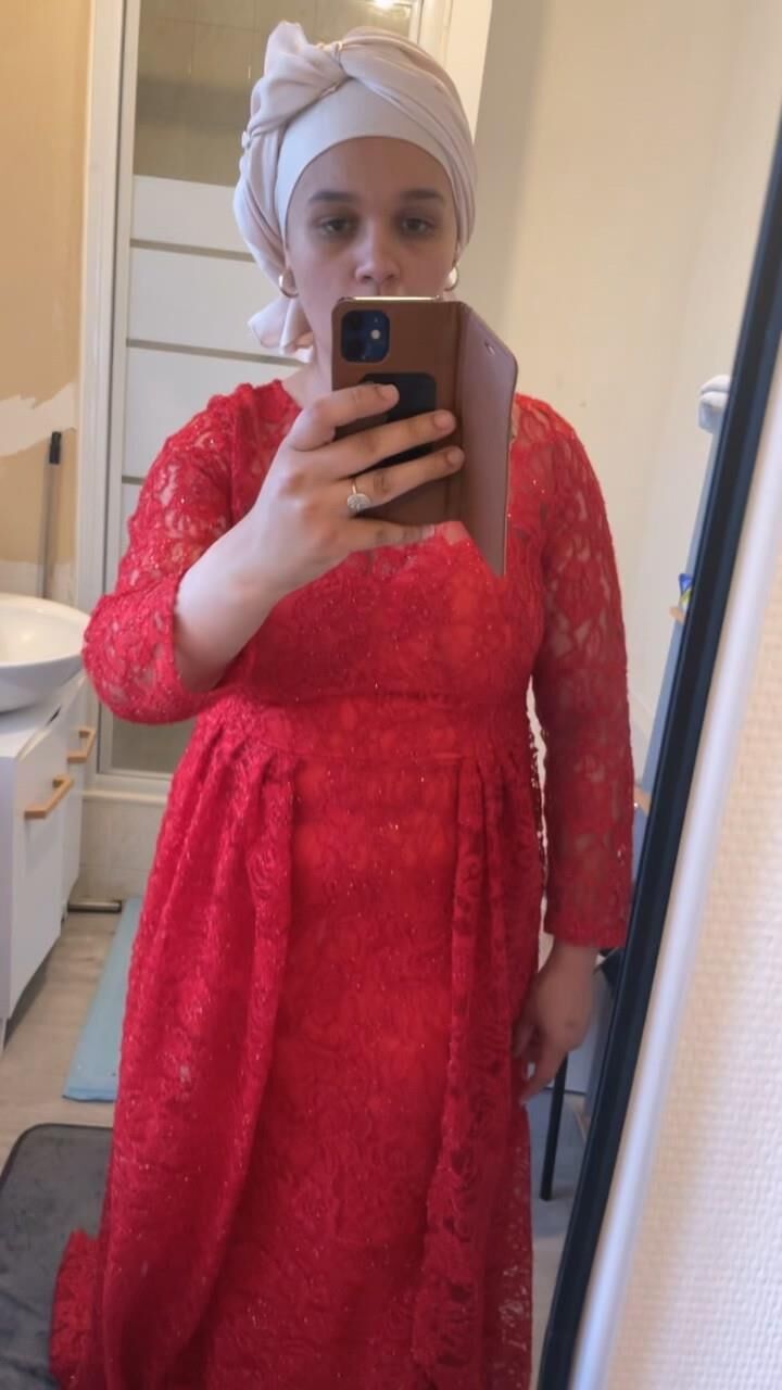 Wife shares nudes for you