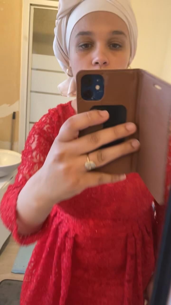 Wife shares nudes for you