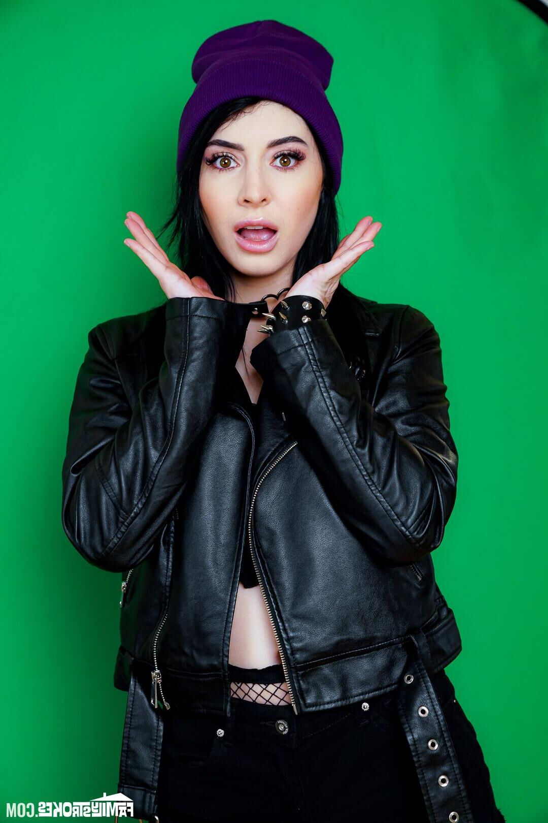 Verão renee yo, Raven Lane yo a guerra por sua atenção