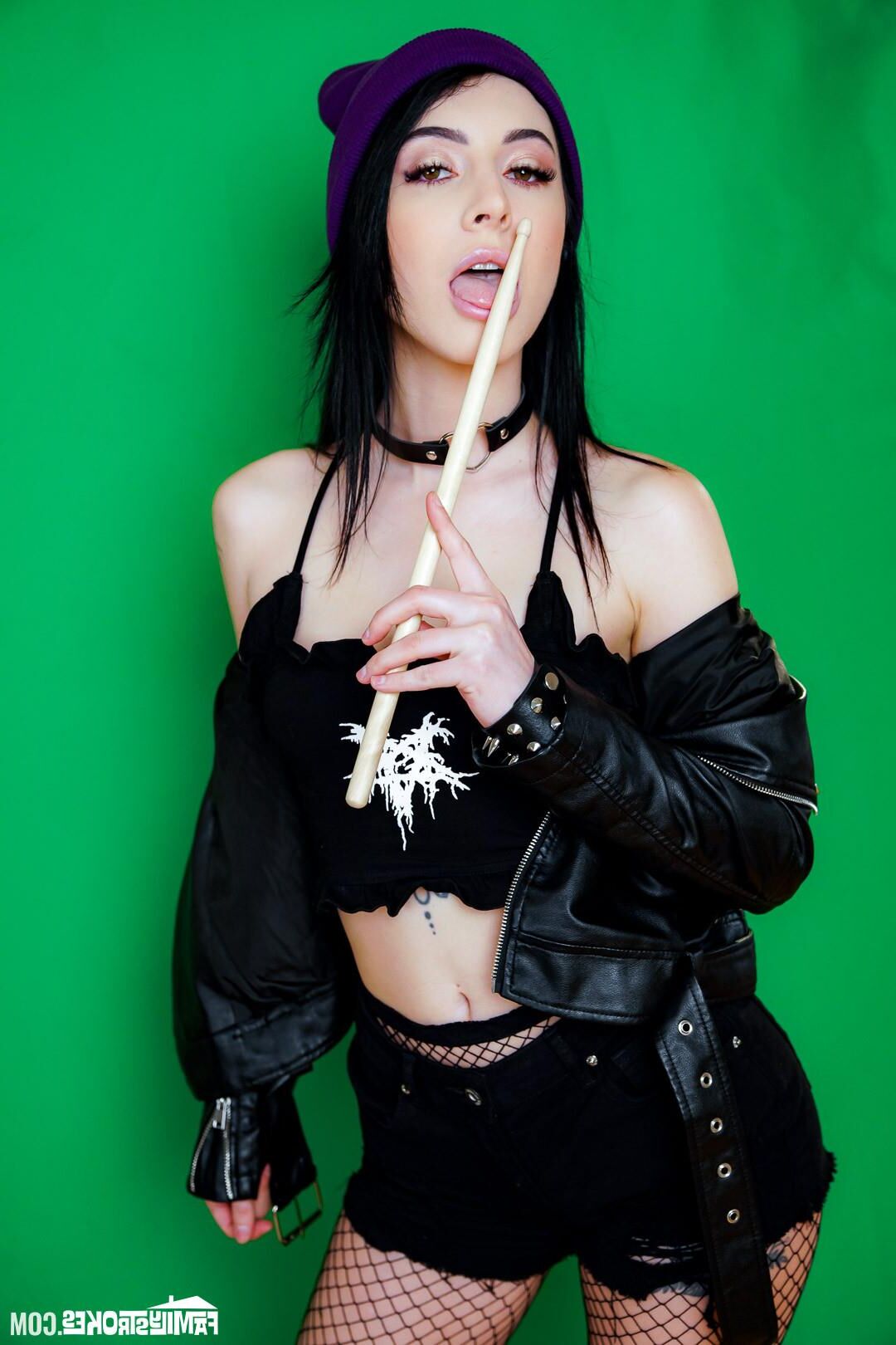 Verão renee yo, Raven Lane yo a guerra por sua atenção