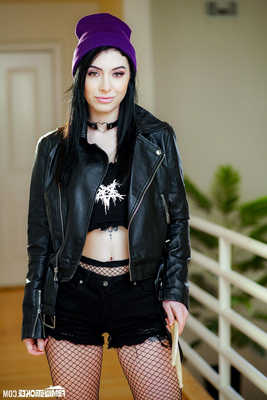 Verão renee yo, Raven Lane yo a guerra por sua atenção