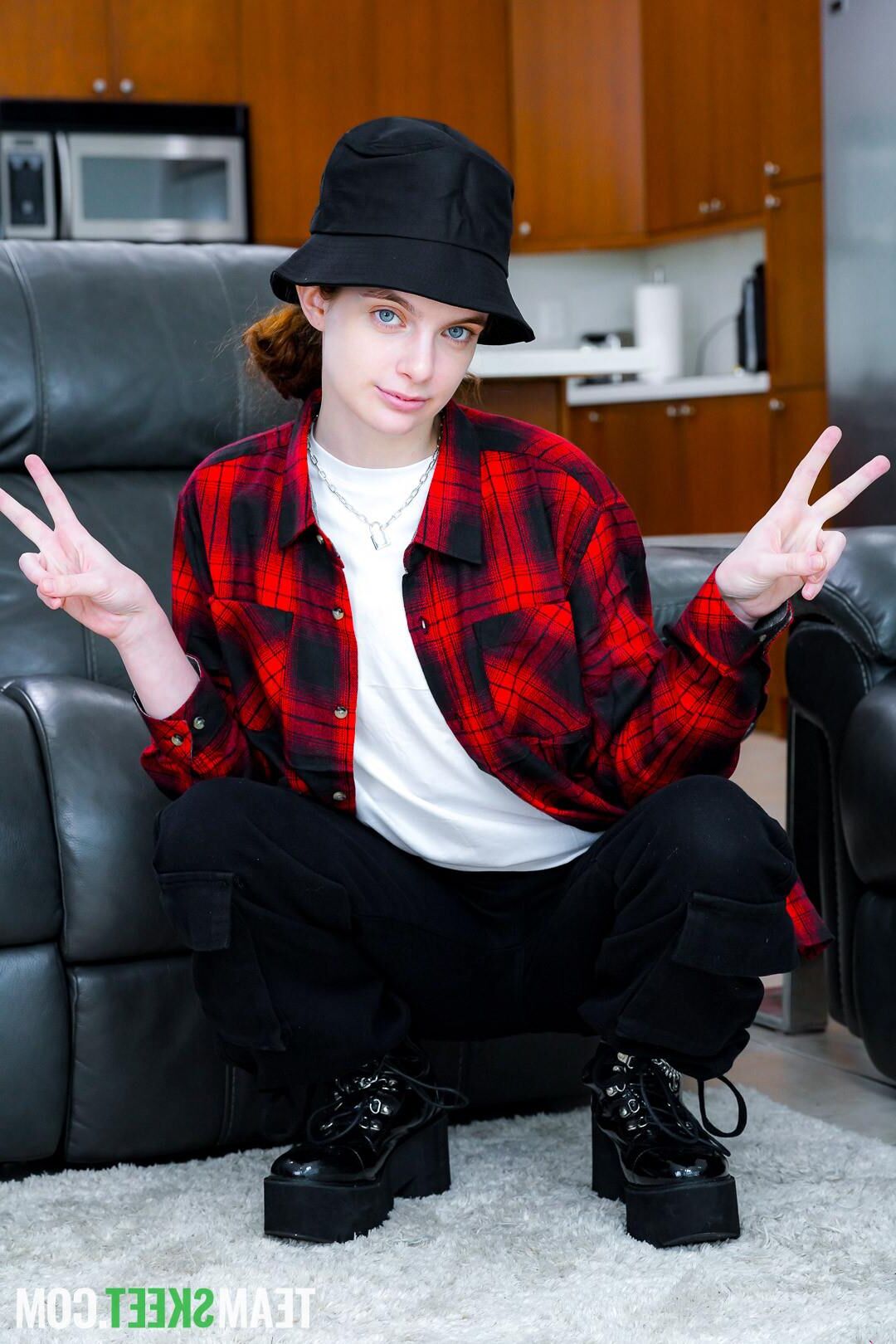 Senhorita Raquel Yo, Marina Vaylor Yo madrasta vai te ensinar