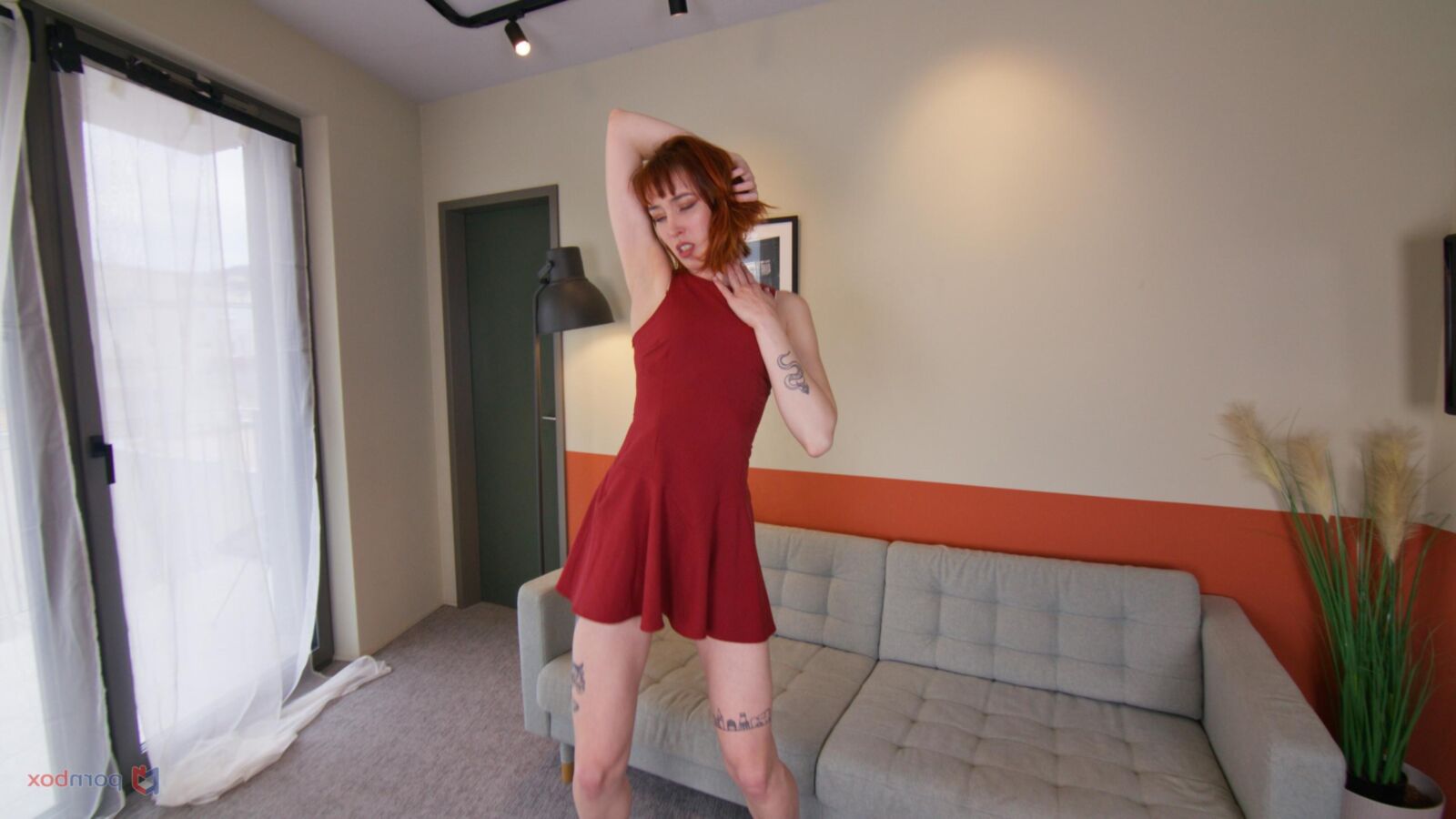 Pixie Pink Yo Skinny Sledhead consigue su cerebro jodido