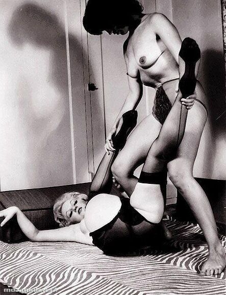 Girls Make Love 