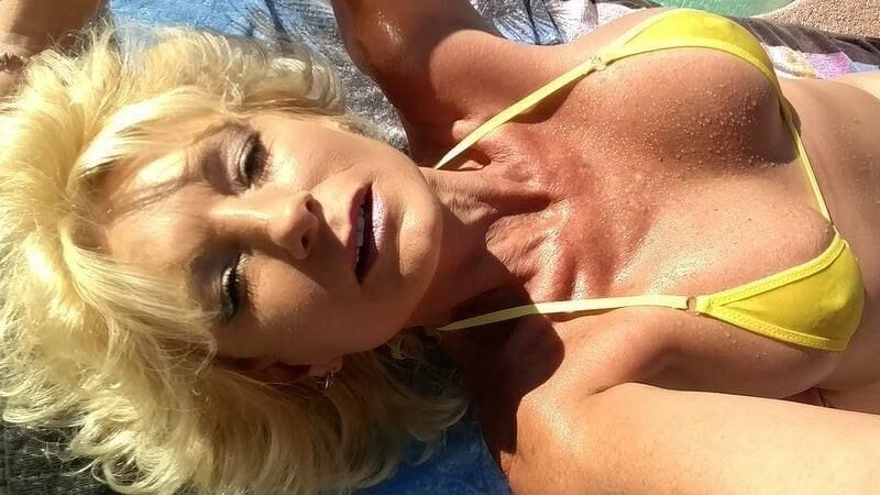 Milfs and mothers 