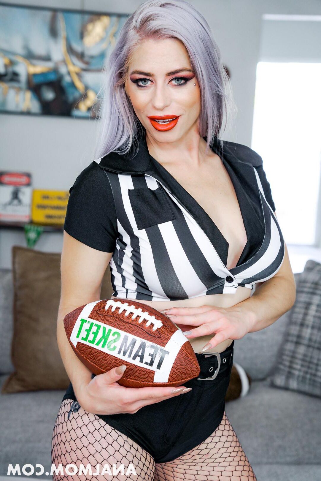 AnalMom Bambi Blitz My Wifes Ass on The Line x (February