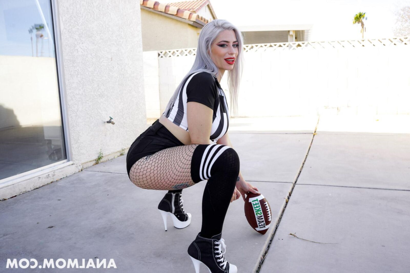 AnalMom Bambi Blitz My Wifes Ass on The Line x (February