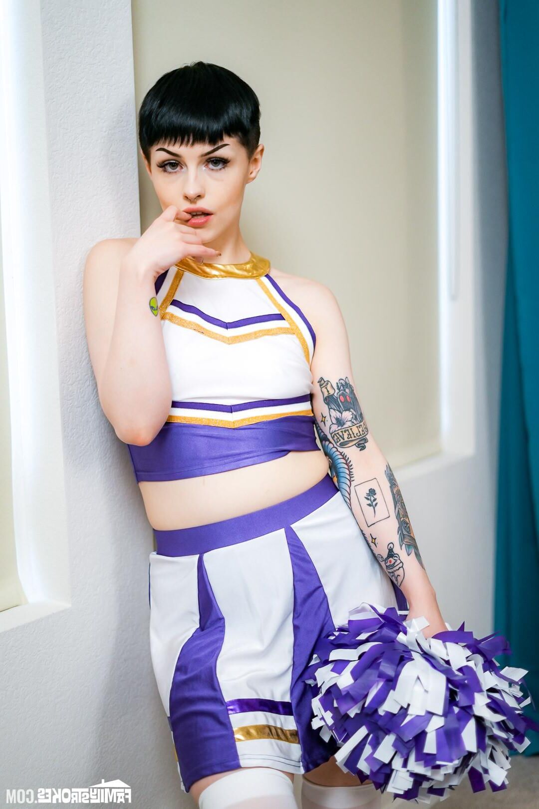 Raee Ripley yo Tomboy to Cheerleader, Turning My Stepsister 
