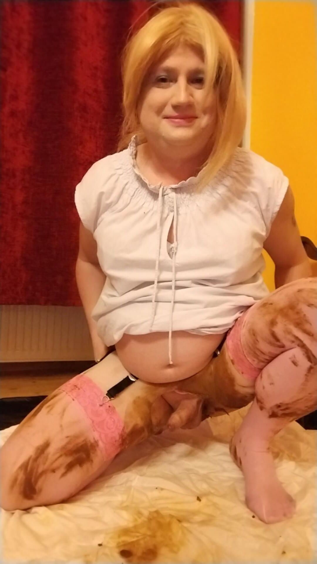 #Sissytraude (Scat) Daddy forced me to pee and shit myself 