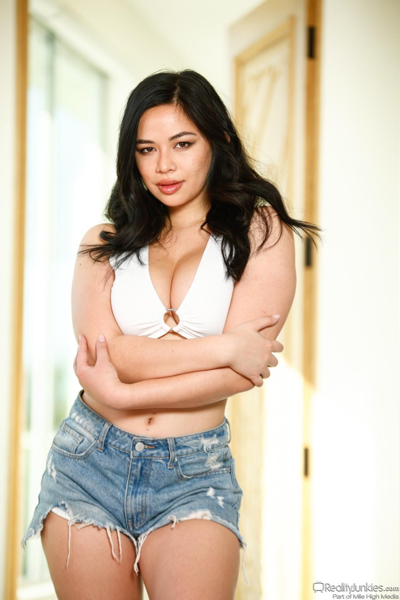 Scarlett Alexis Yo Big Boob Babysitters Escena