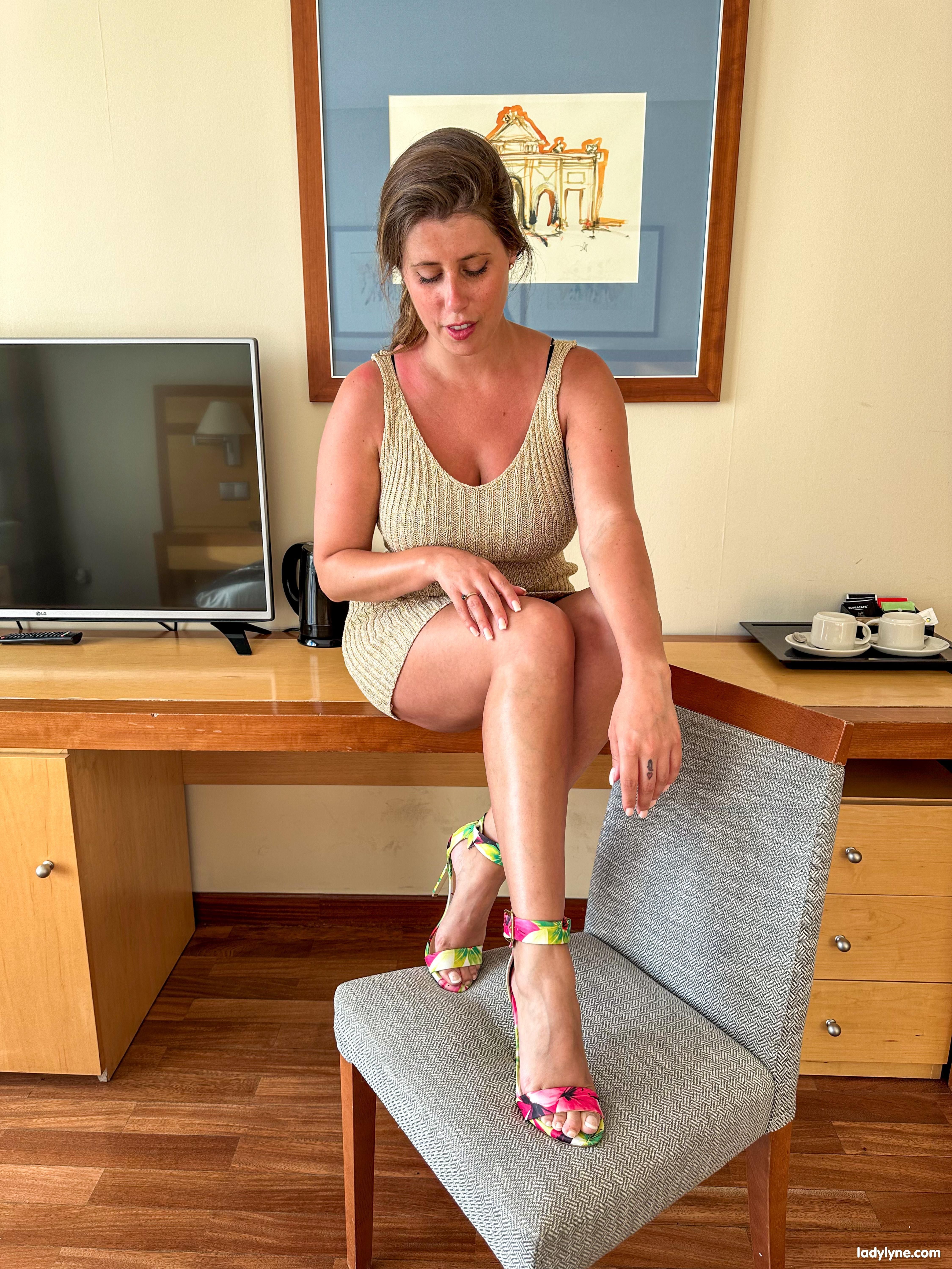 LadyLyne Lady Lyne Fucked in a hotel room x x 