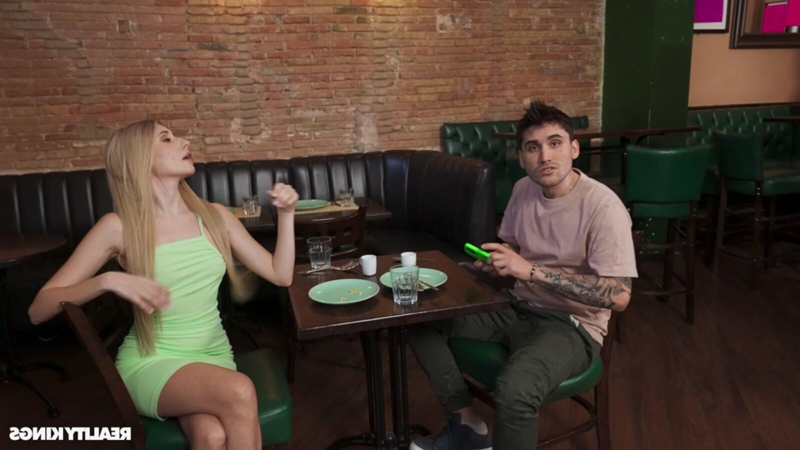 TORY SWEEDY Yo Restaurant Follando