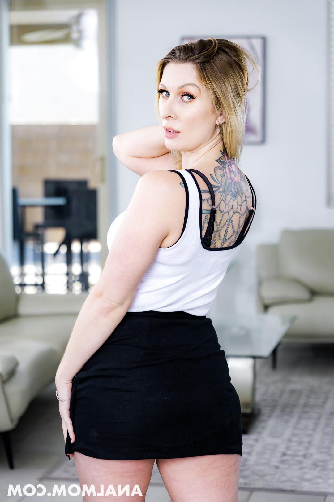 AnalMom Sydney Paige Anal Aunties Asscapades x (January 