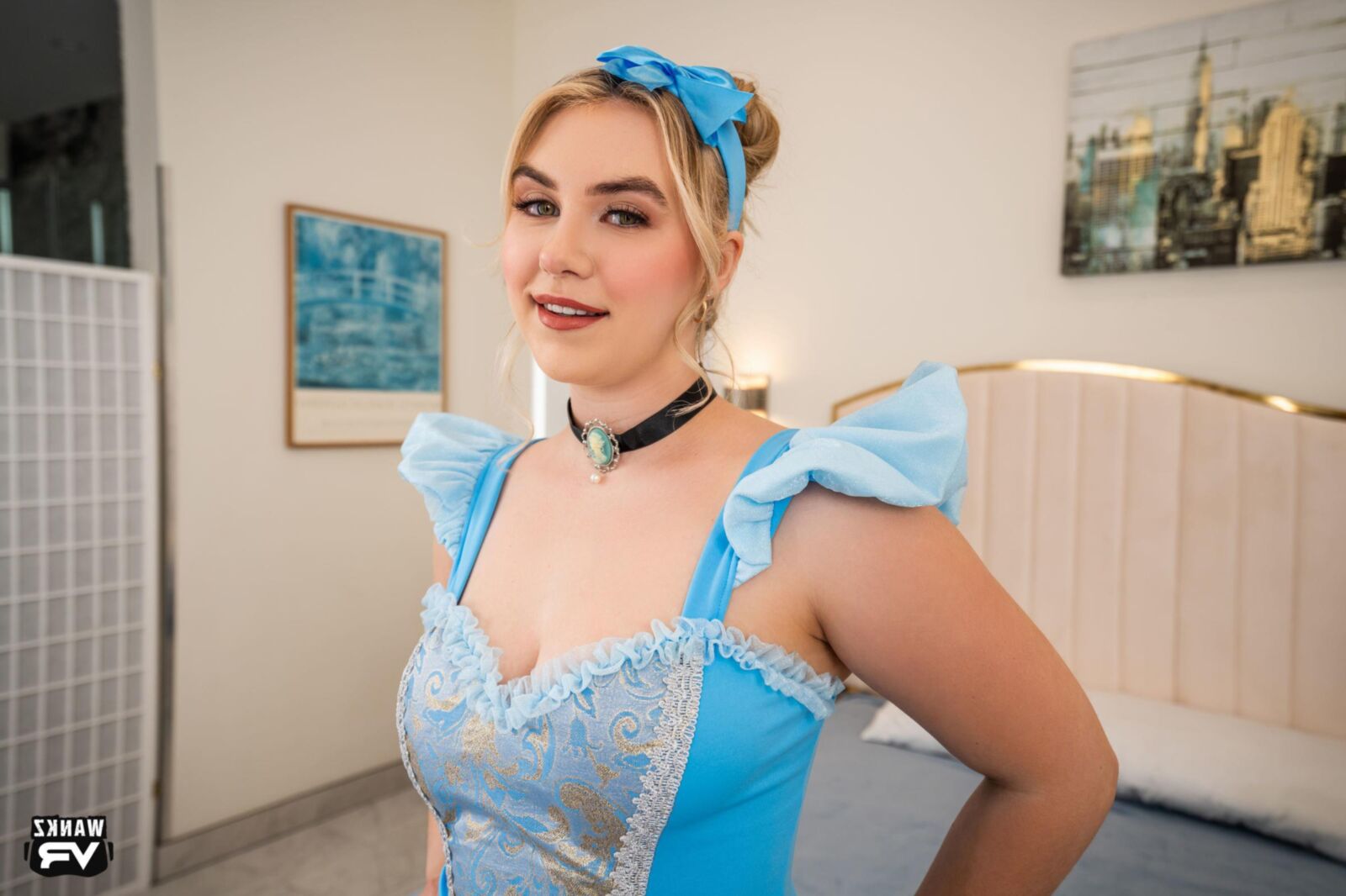 Maisey Monroe yo Sinderella, Fit For A Prince