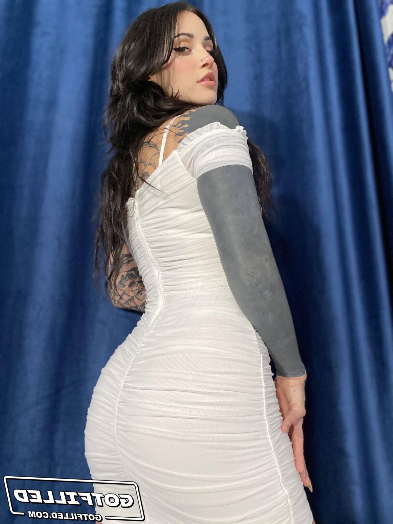 Gotfilled Demi Morgan perfurando a caixa de demi x px (