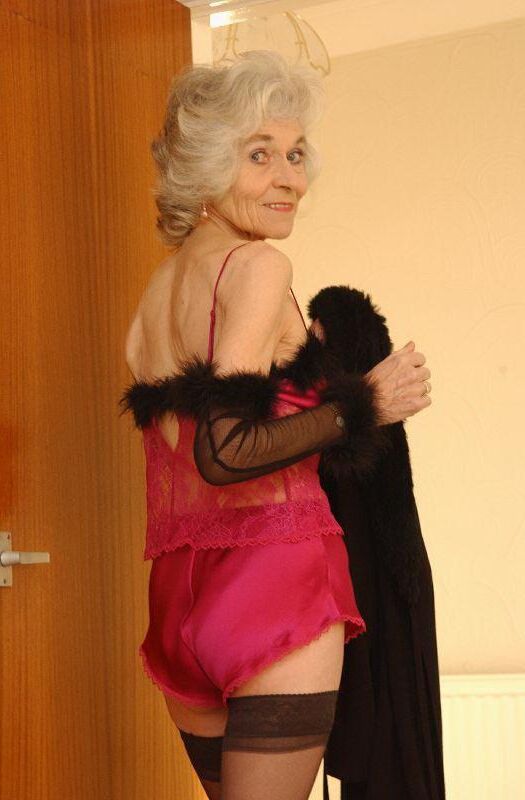 Torri Maynard (abuela clásica)