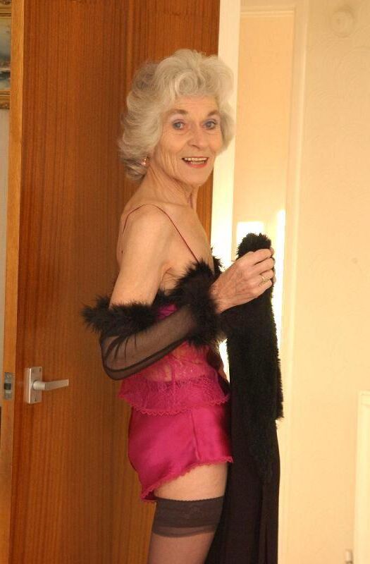 Torri Maynard (abuela clásica)