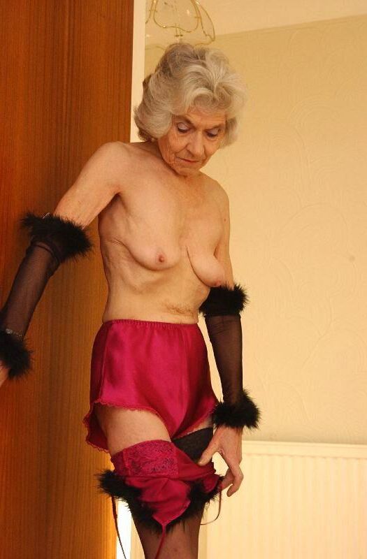 Torri Maynard (abuela clásica)