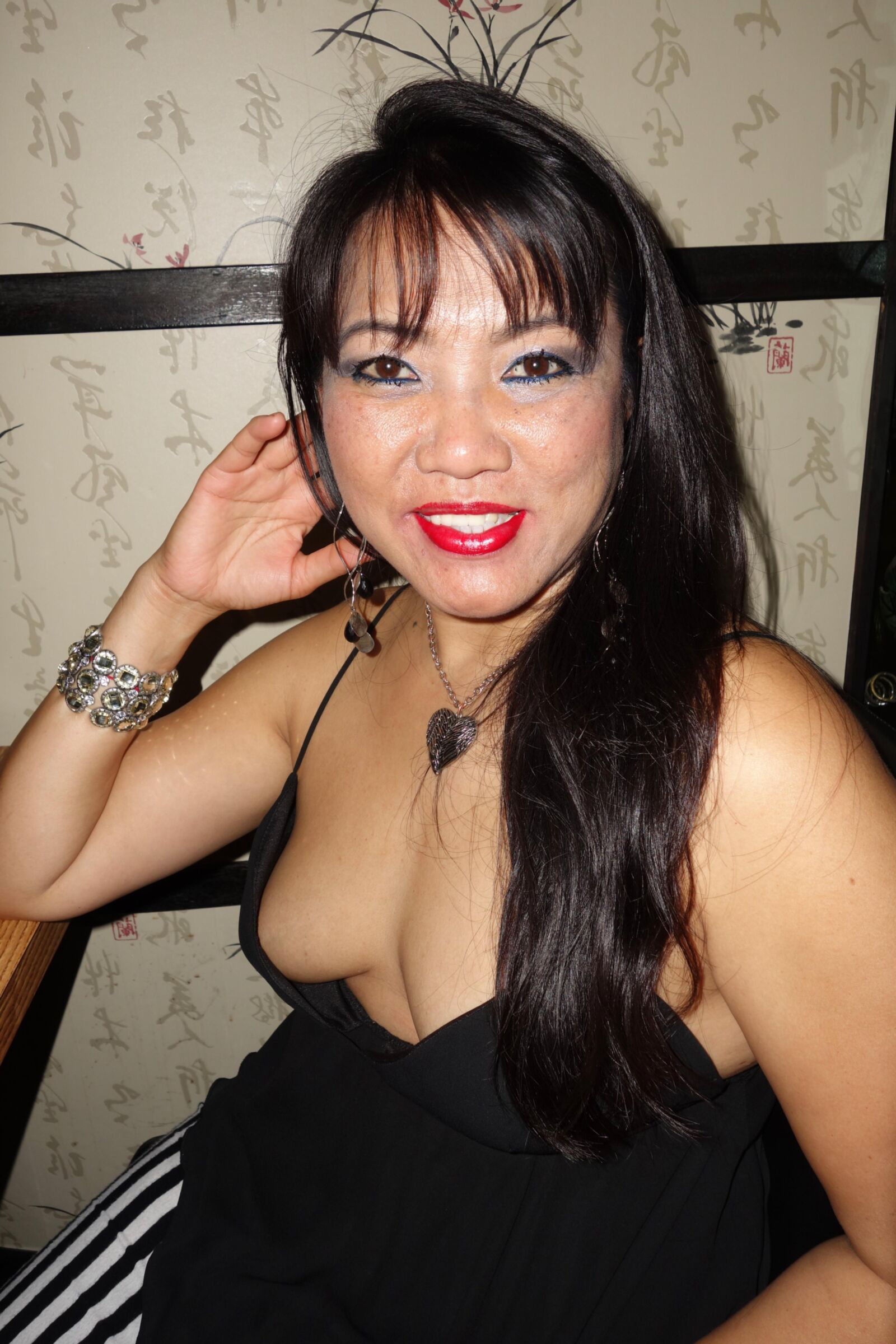 luann nguyen hot成熟したアジアのスウィンガー