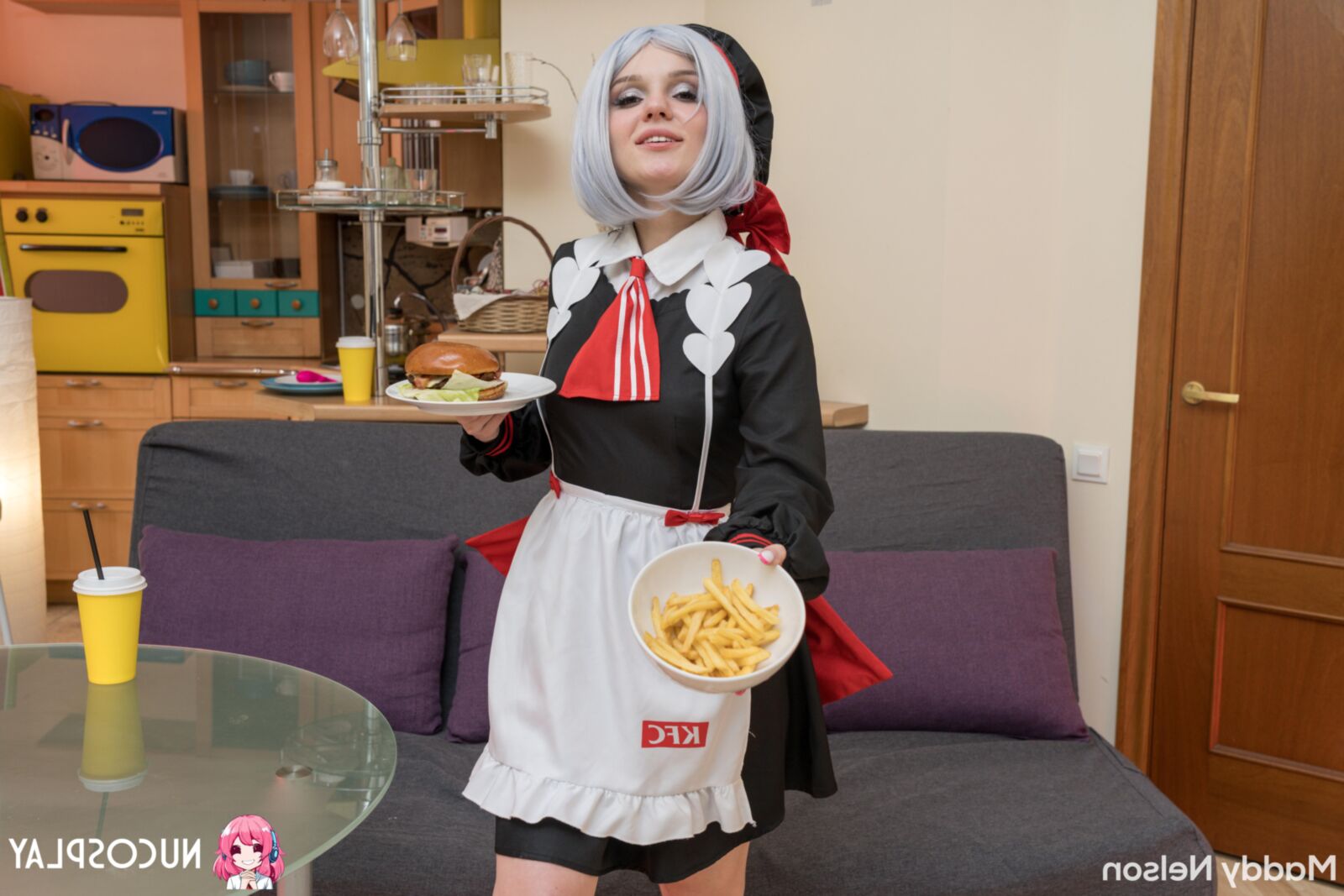 セクシーなハンバーガーメイドのためのマディネルソンヨーセックス