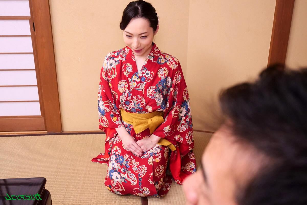 Kimono ON, Kimono OFF babe edition