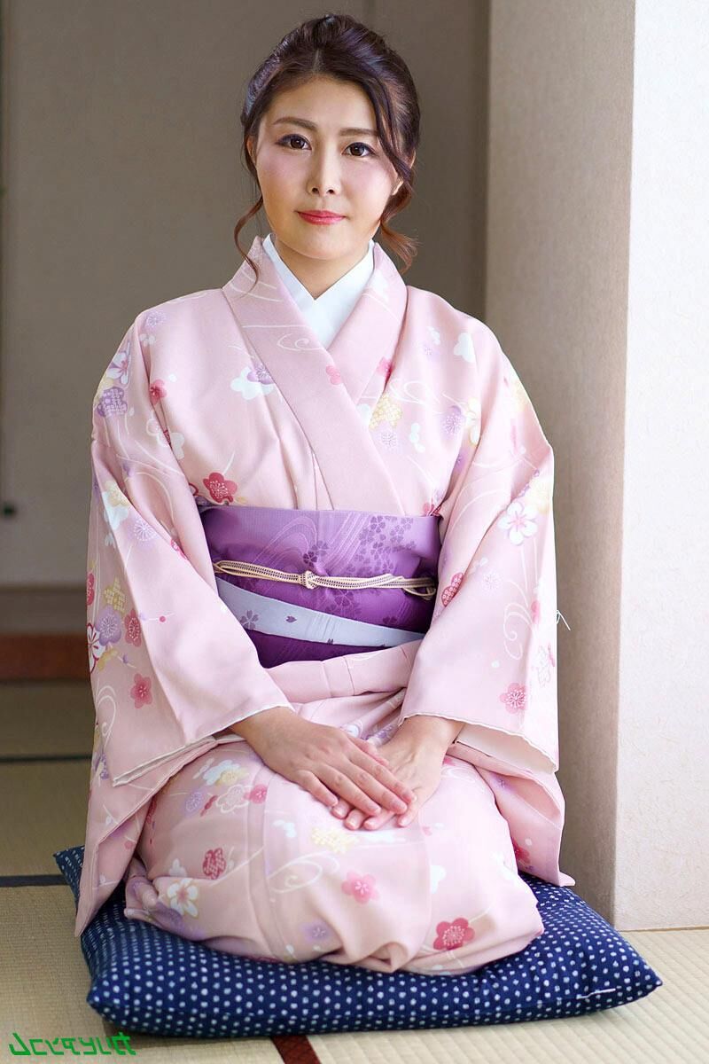 Kimono ON, Kimono OFF babe edition