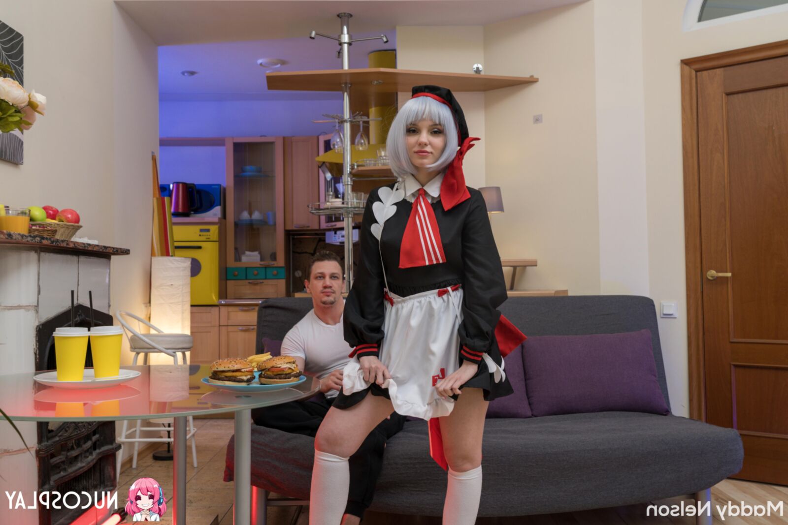 セクシーなハンバーガーメイドのためのマディネルソンヨーセックス