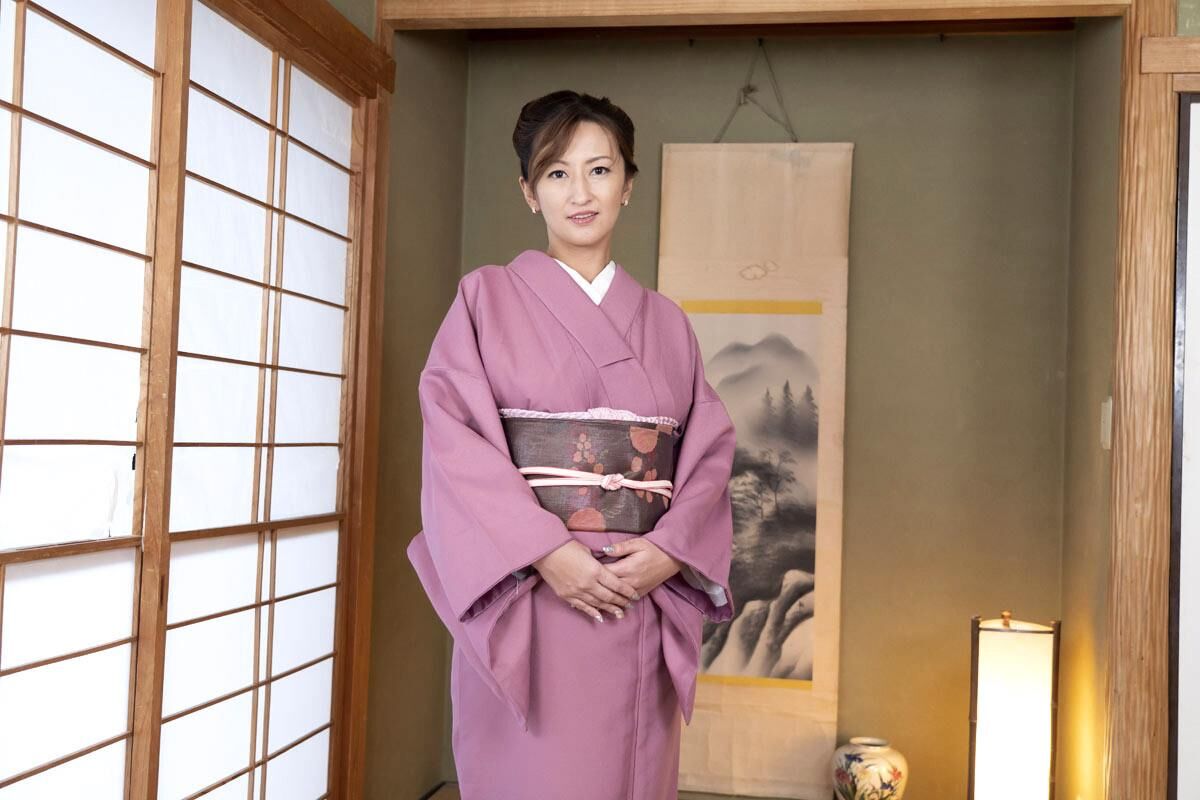 Kimono ON, Kimono OFF babe edition