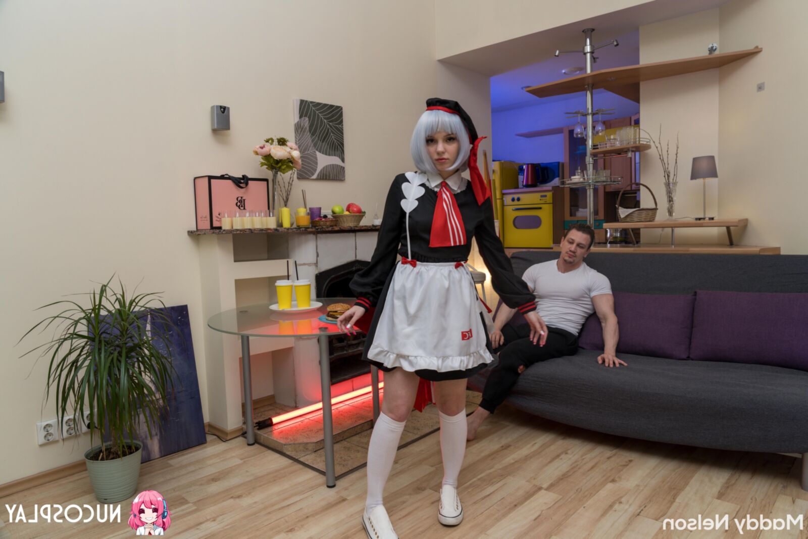 セクシーなハンバーガーメイドのためのマディネルソンヨーセックス