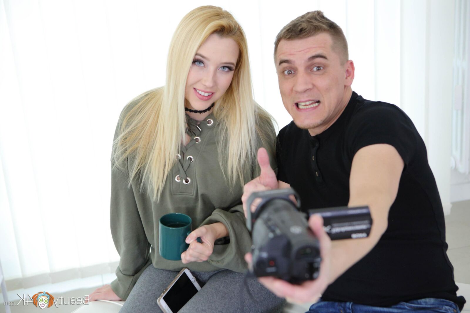 Beautyk samantha rone sexo hardcore con ahoga por un lindo blon