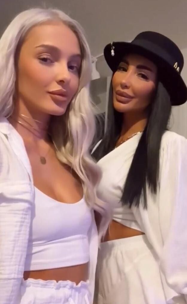 Romanian bimbo ELENN....NO LIMITS COMMENTS
