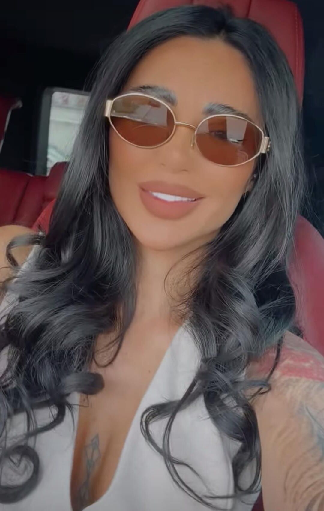 Romanian bimbo ELENN....NO LIMITS COMMENTS