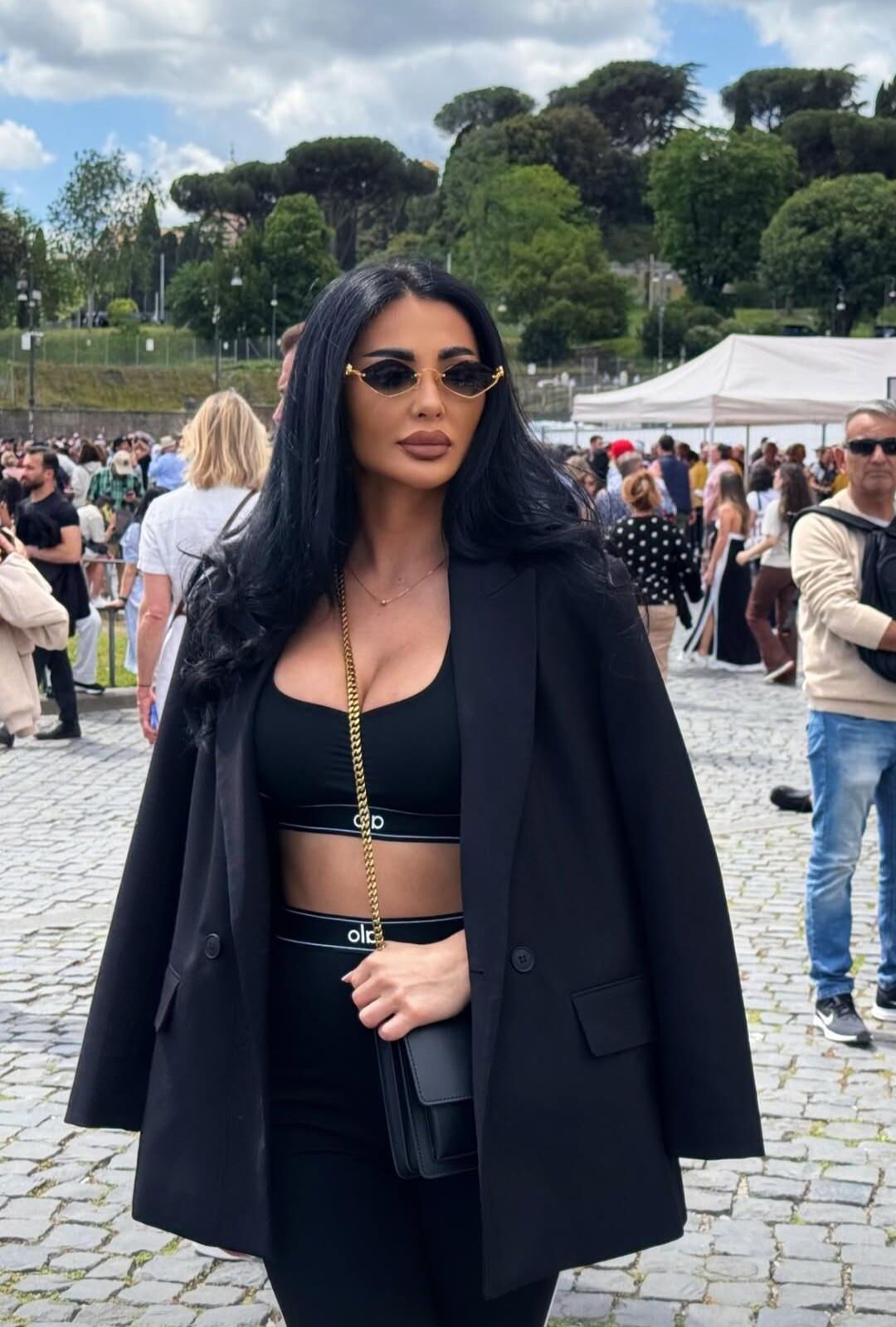 Romanian bimbo ELENN....NO LIMITS COMMENTS