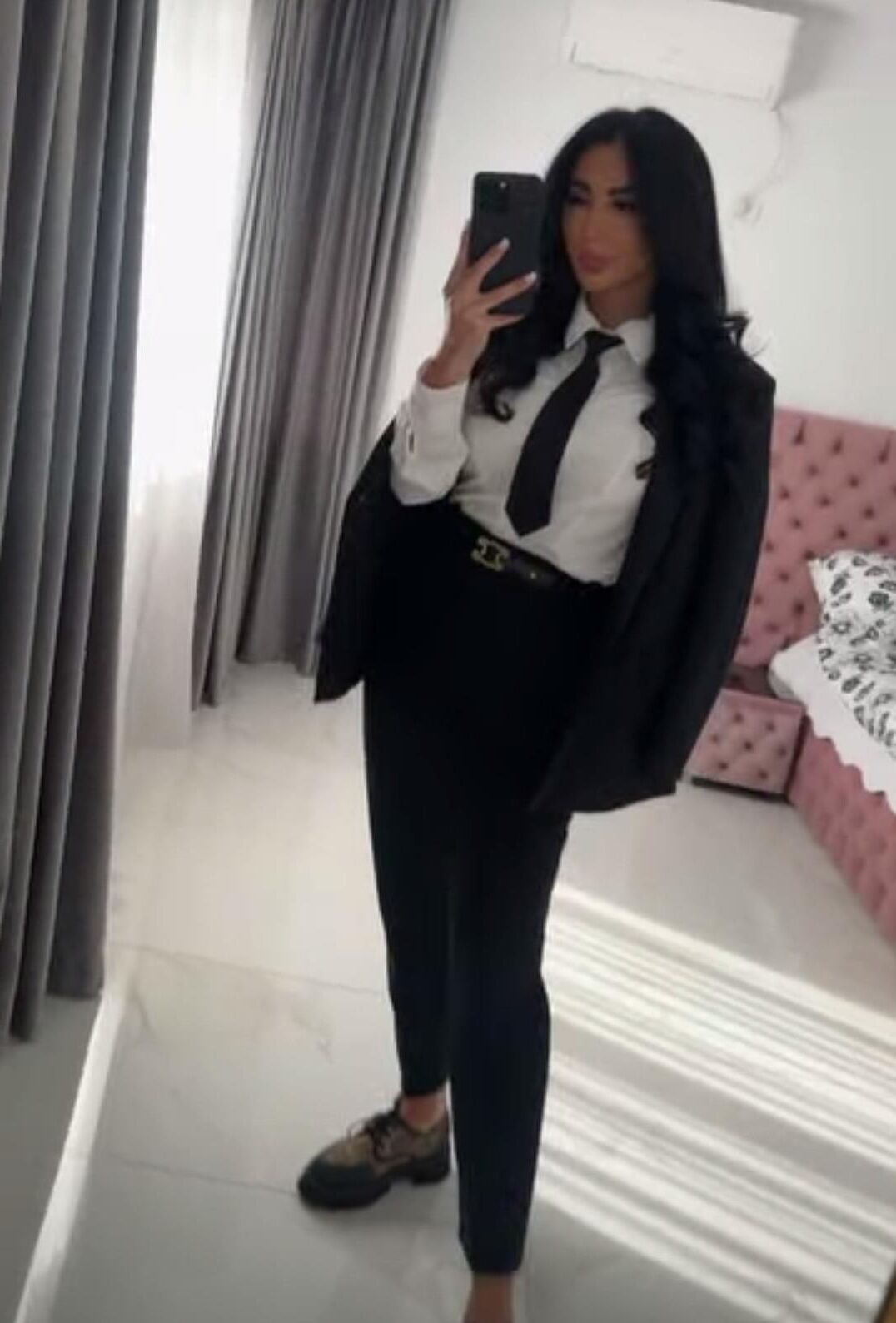Romanian bimbo ELENN....NO LIMITS COMMENTS