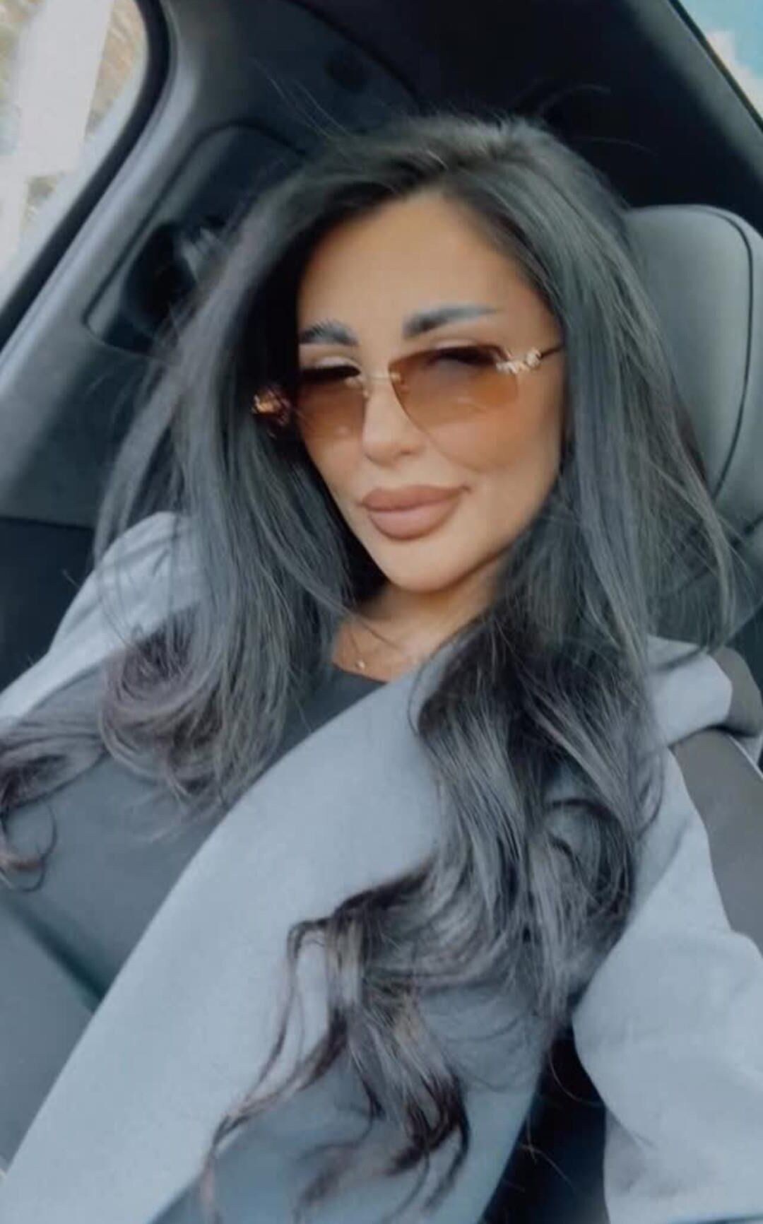 Romanian bimbo ELENN....NO LIMITS COMMENTS
