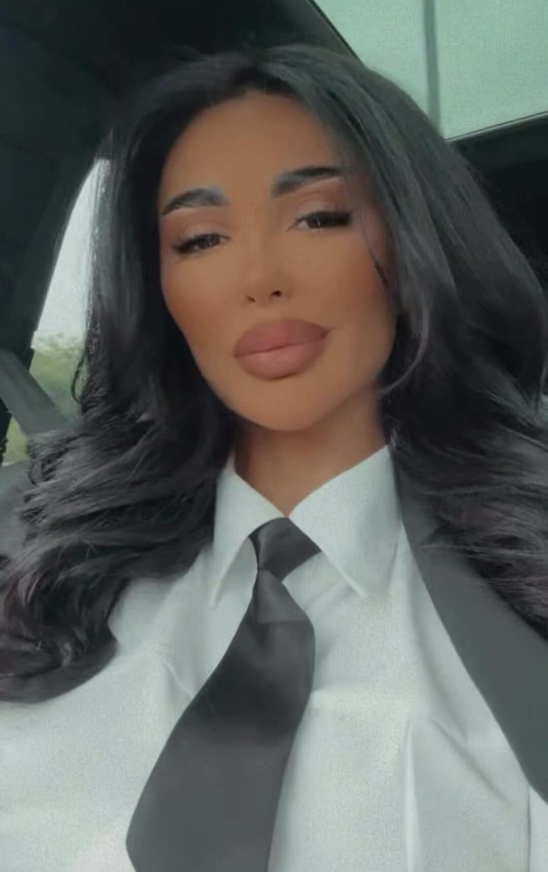 Romanian bimbo ELENN....NO LIMITS COMMENTS