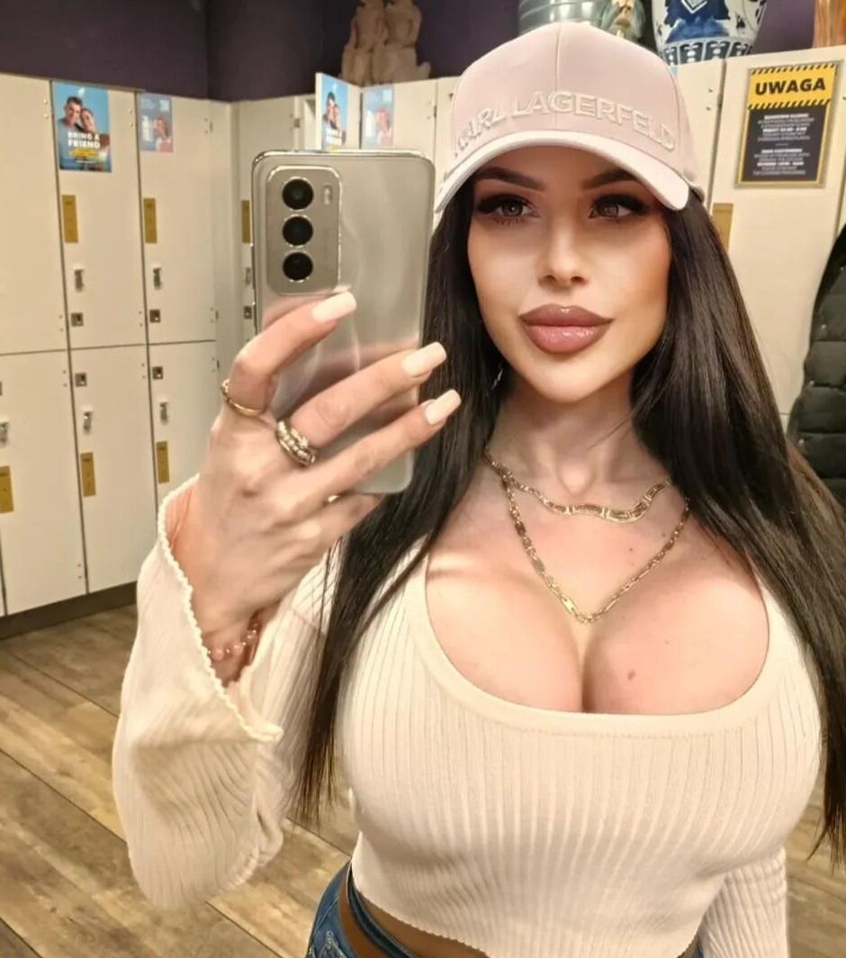 Polish bimbo slut Alicia...NO LIMITS COMMENTS