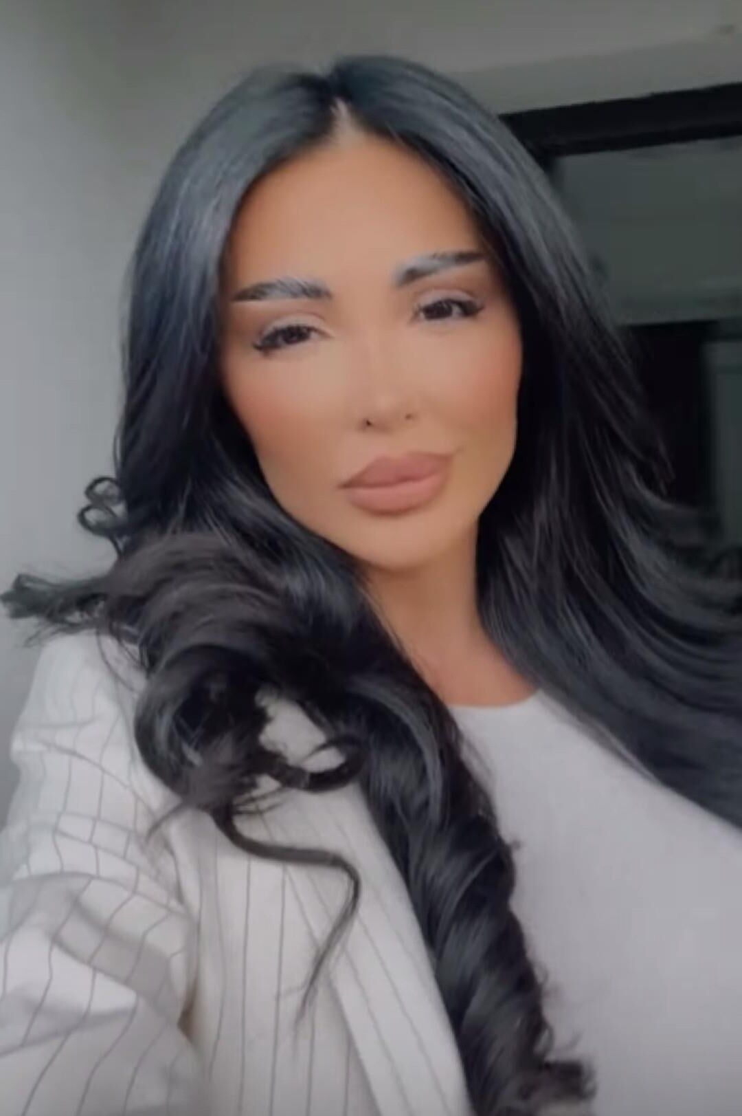 Romanian bimbo ELENN....NO LIMITS COMMENTS